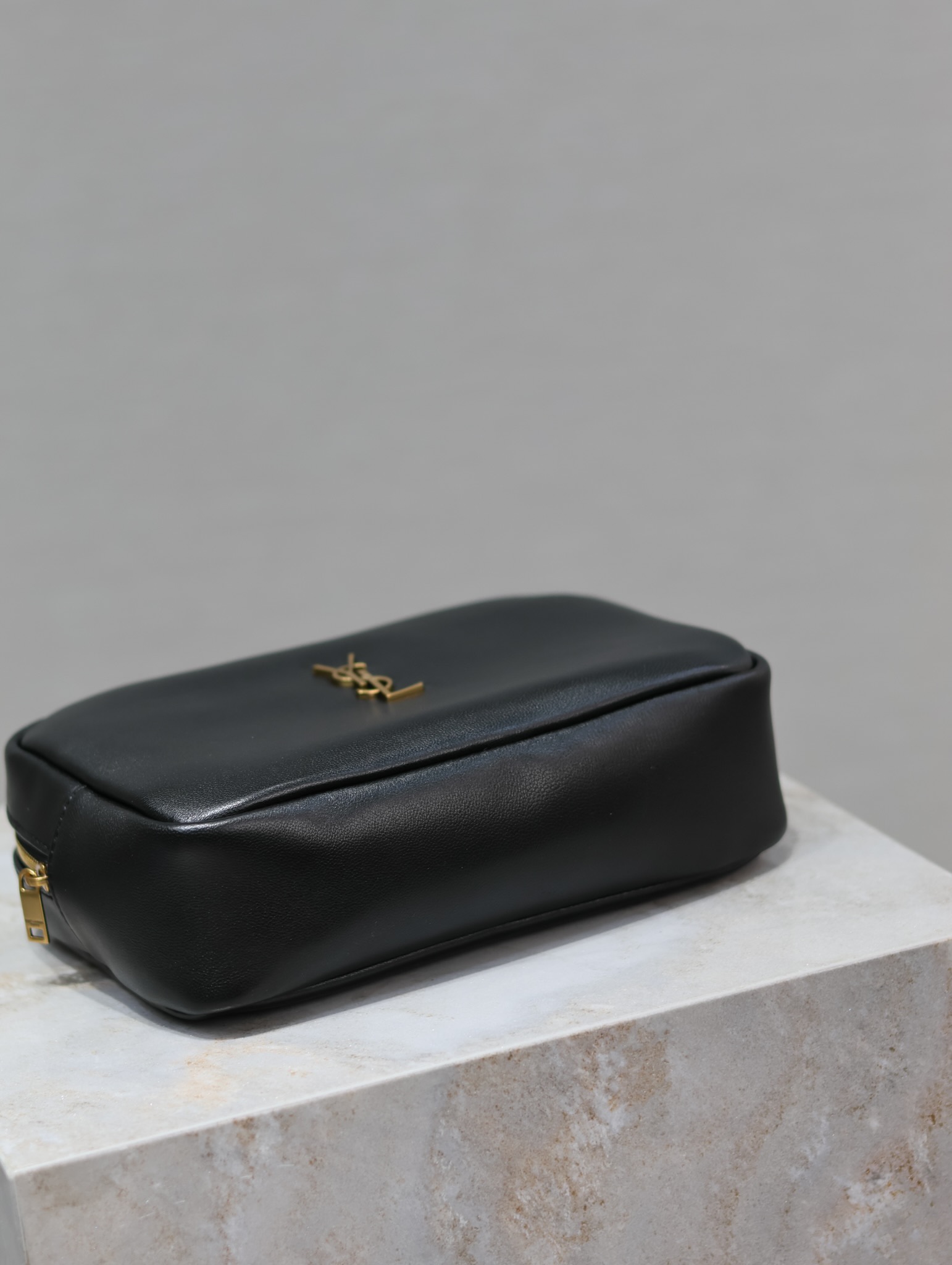 [TOP] Yves Saint Laurent YSL Le Calypso Cosmetic Bag 21×14×6.5cm - Black