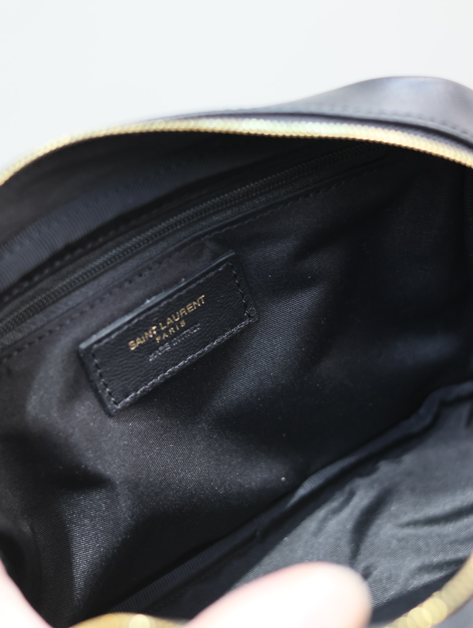 [TOP] Yves Saint Laurent YSL Le Calypso Cosmetic Bag 21×14×6.5cm - Black