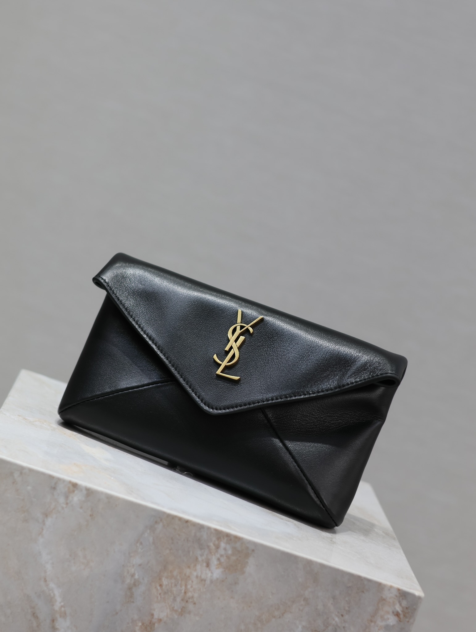 [TOP] Yves Saint Laurent YSL Le Envelope Clutch 21.4×14×4cm - Black