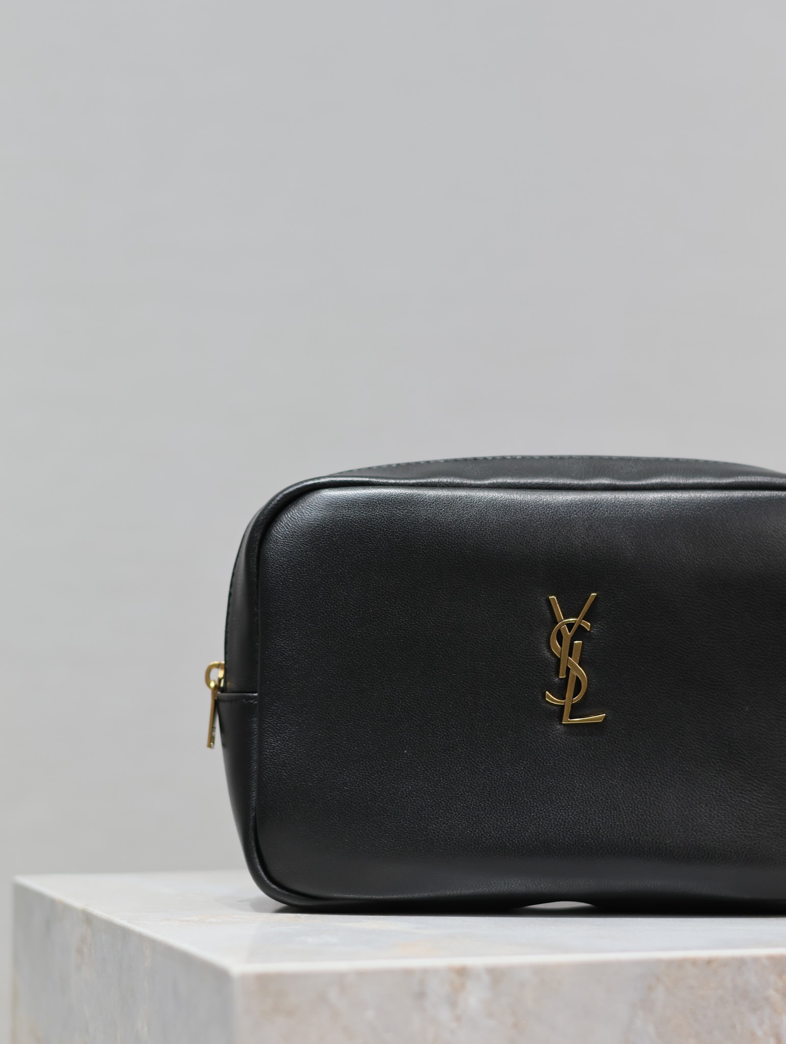 [TOP] Yves Saint Laurent YSL Le Calypso Cosmetic Bag 21×14×6.5cm - Black