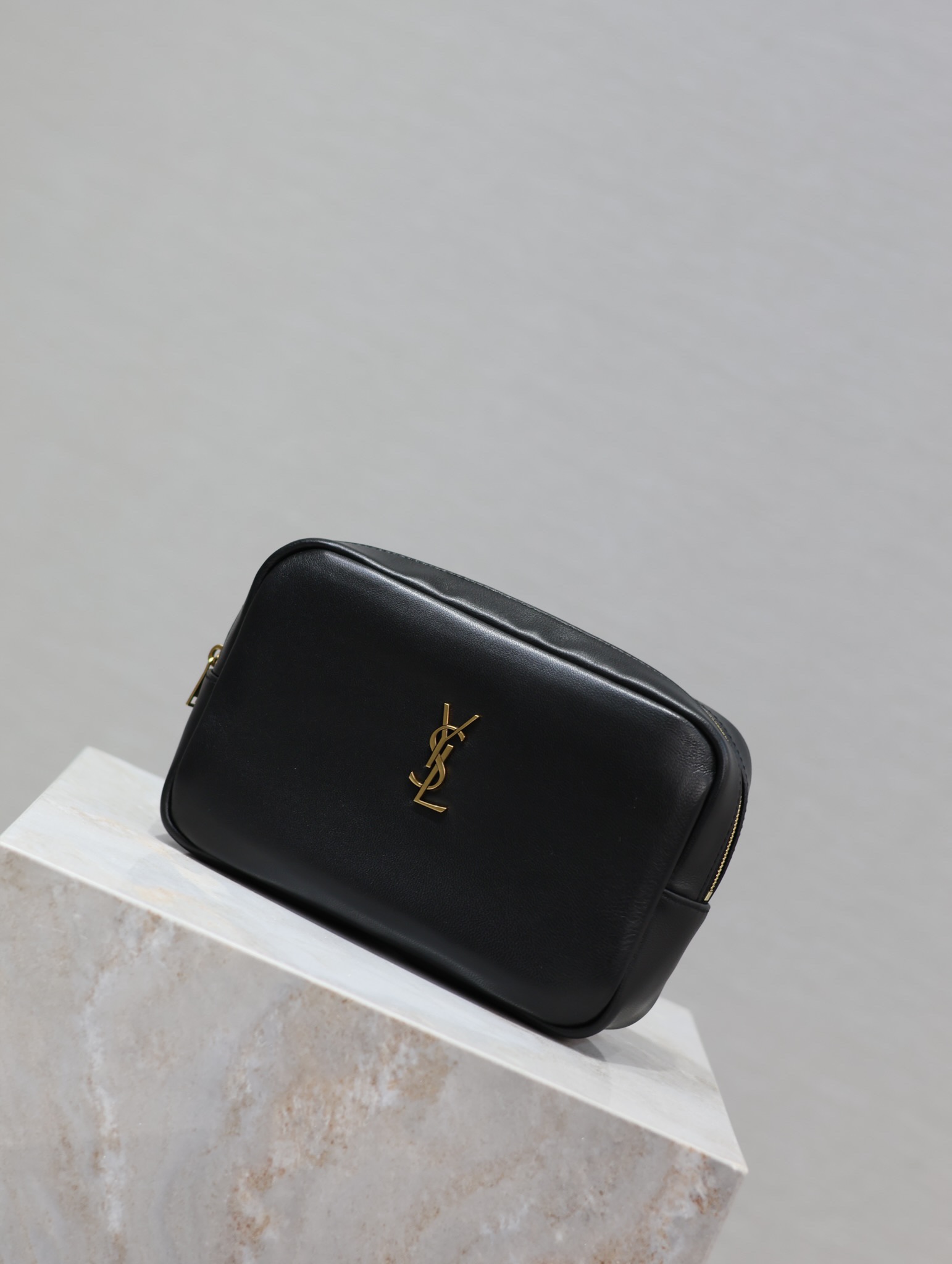[TOP] Yves Saint Laurent YSL Le Calypso Cosmetic Bag 21×14×6.5cm - Black