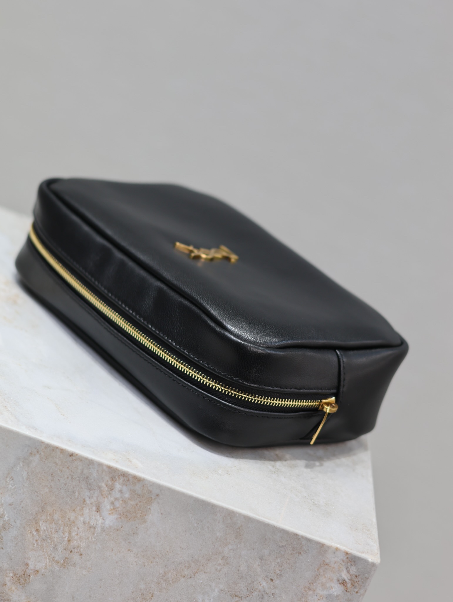 [TOP] Yves Saint Laurent YSL Le Calypso Cosmetic Bag 21×14×6.5cm - Black
