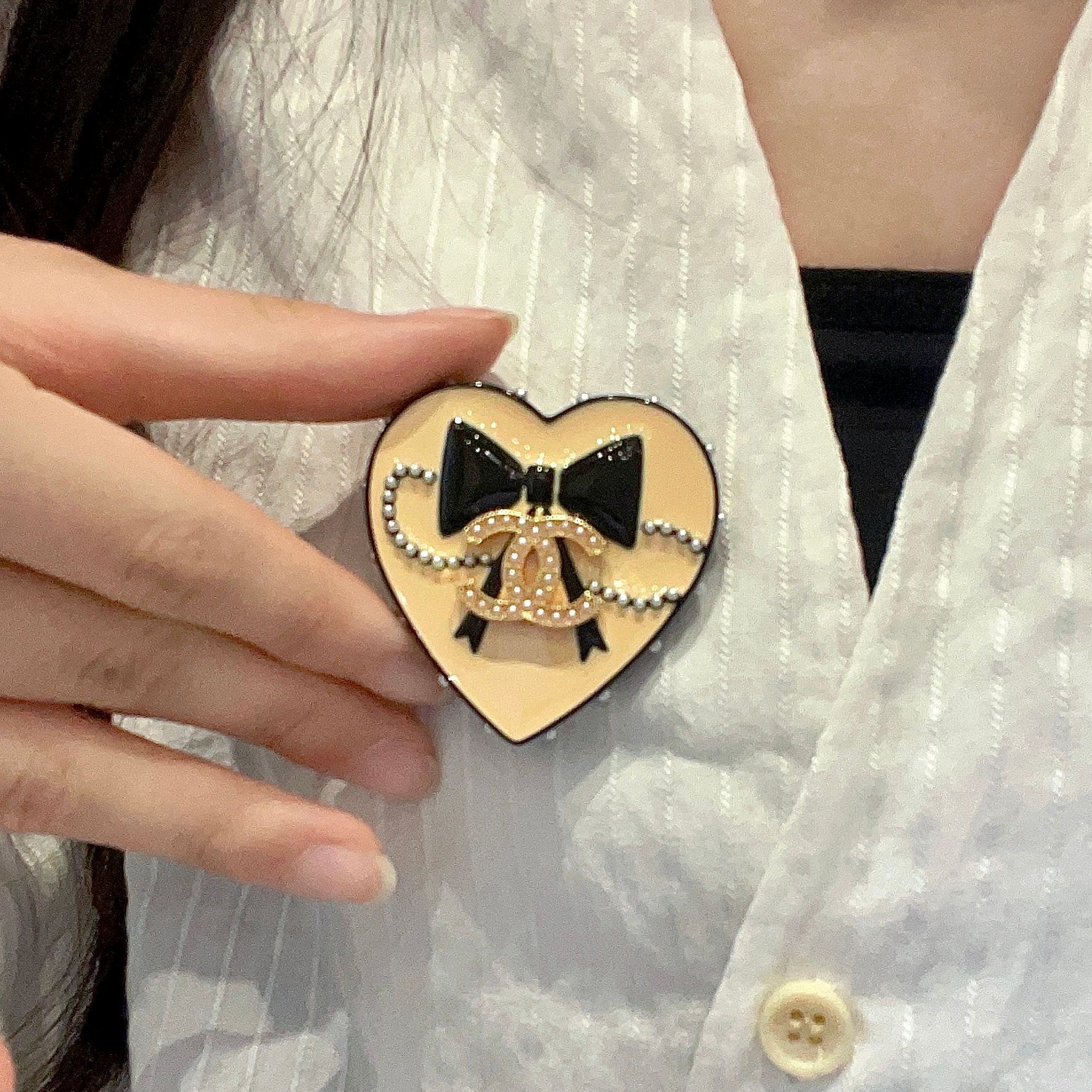 [TOP] CHANEL CC Brooch