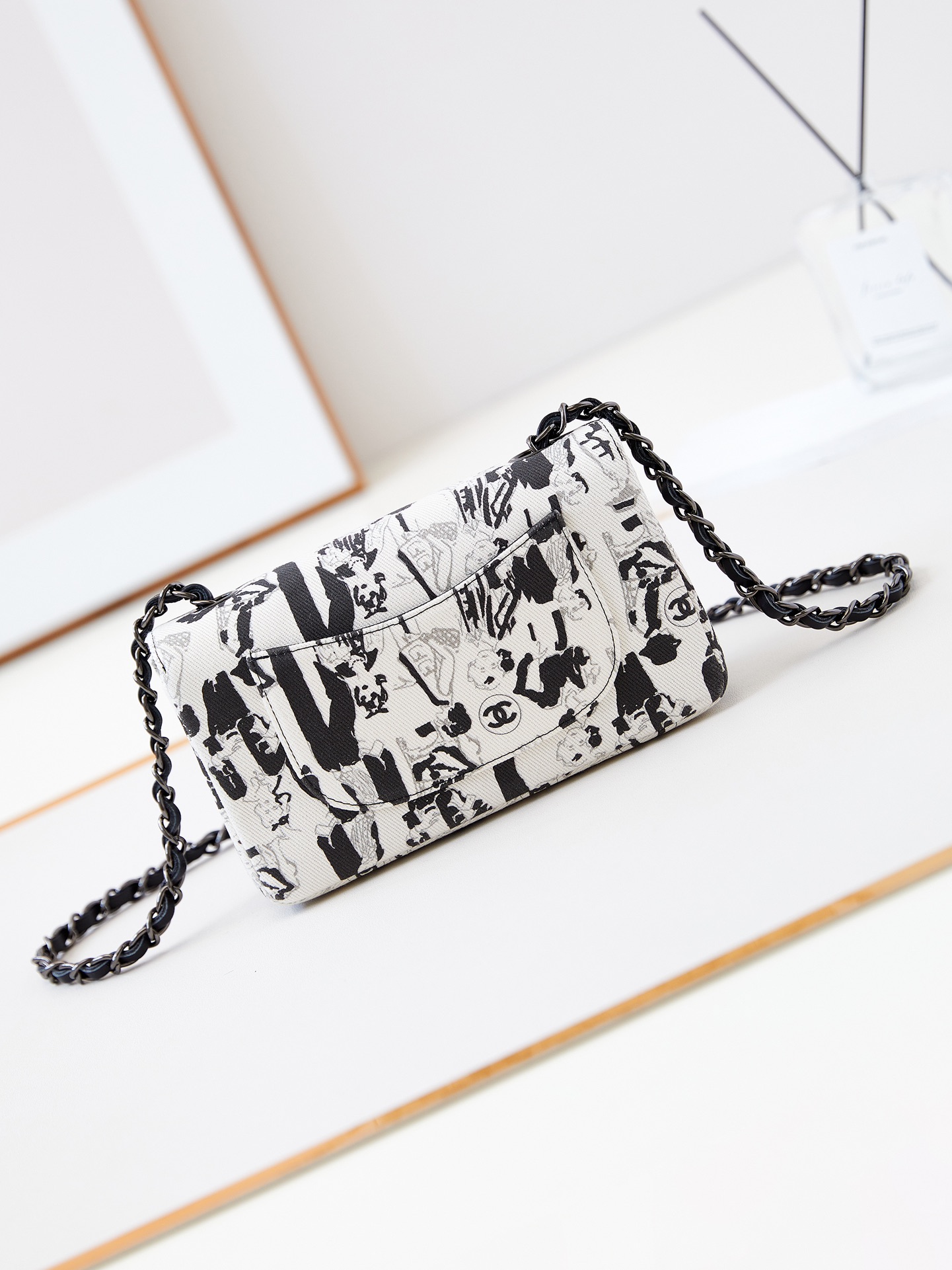 [TOP] CHANEL Flap Bag with Black and White Head Print 12x20x6cm/15.5x25.5x6.5cm