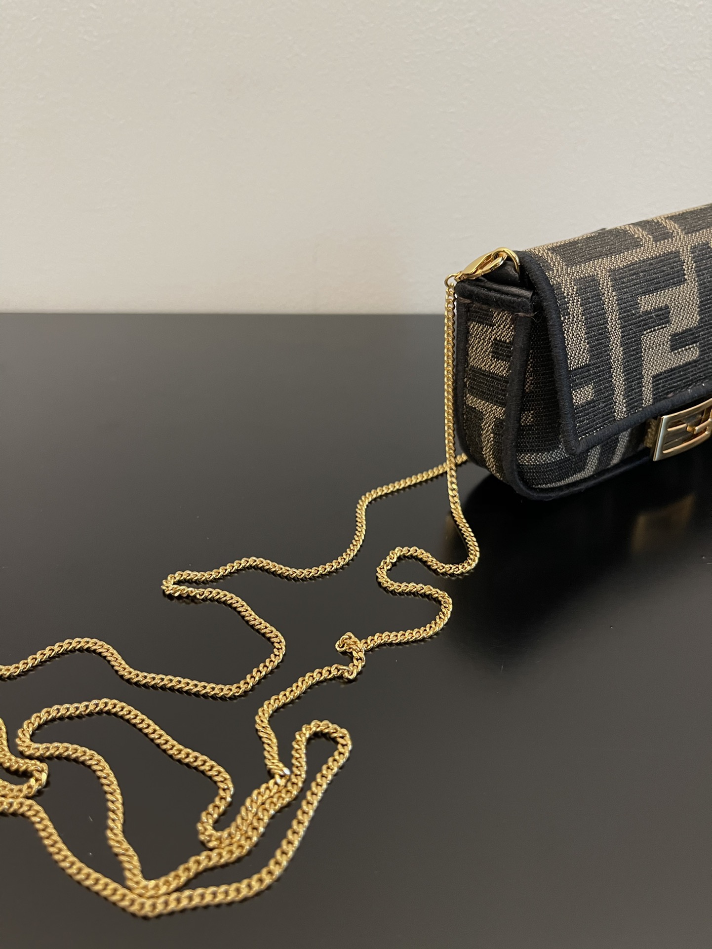 [TOP] FENDI Baguette FF Bag Nano 10x7x2.5cm - Brown