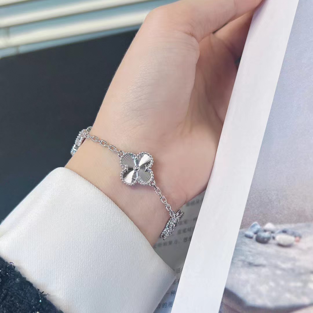 [TOP] Van Cleef & Arpels VCA 5 Motifs Alhambra Bracelet - Sliver