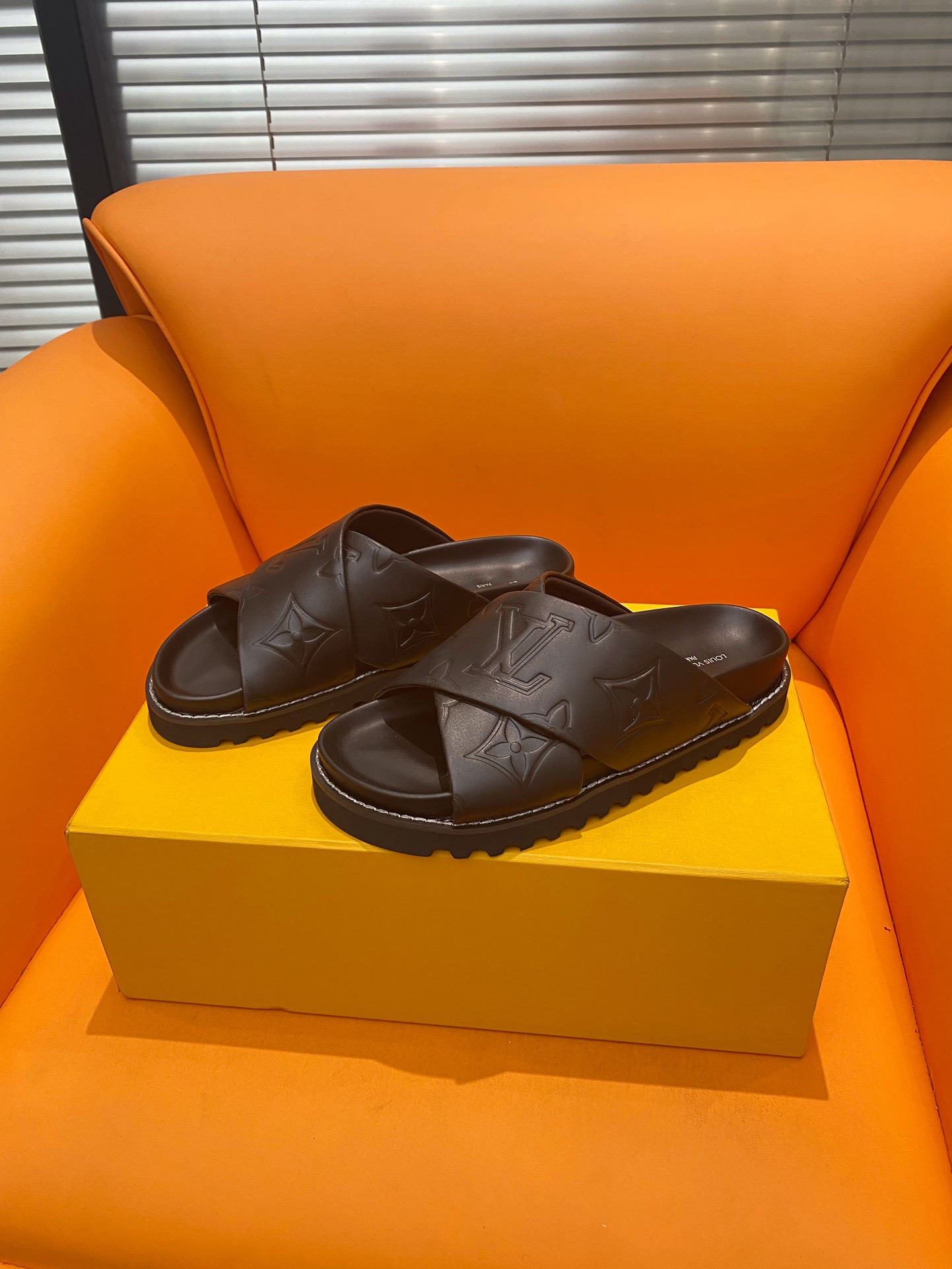 [TOP] Louis Vuitton LV Cross Slippers - 6 Color