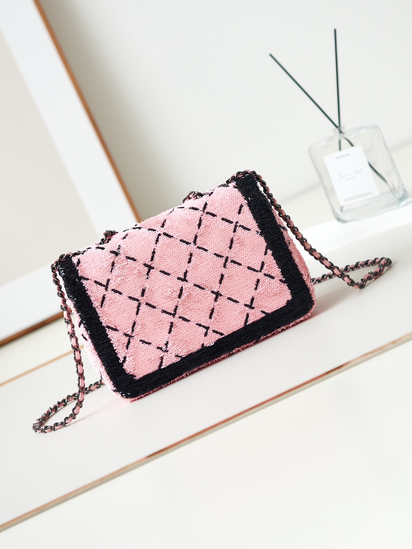 [TOP] CHANEL Flap Bag with Sequins - Pink