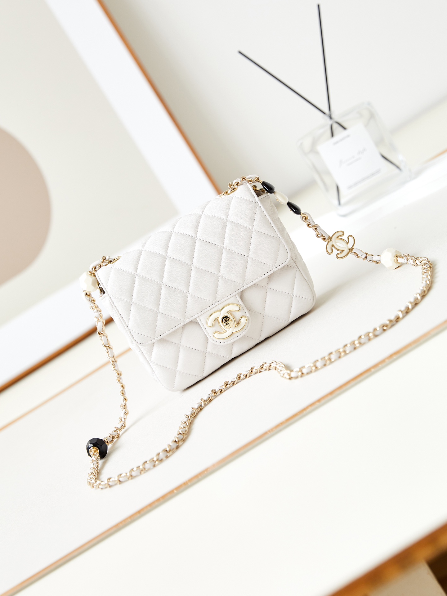 [TOP] CHANEL Flap Bag with Enamel Buckle Heart 12.5x16x4.5cm/14.5x18.5x6.5cm - 3 Color