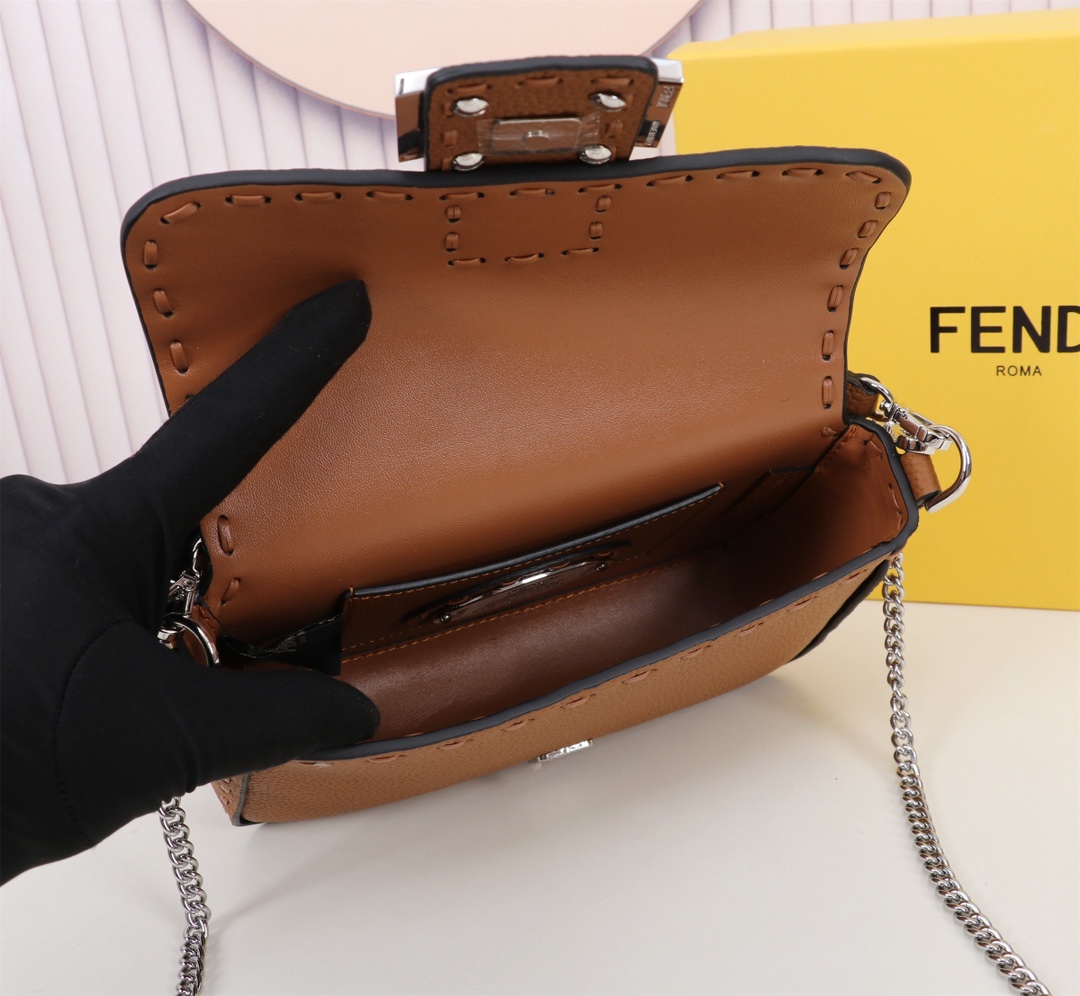 [TOP] FENDI Baguette FF Bag 20x13x5cm - Brown