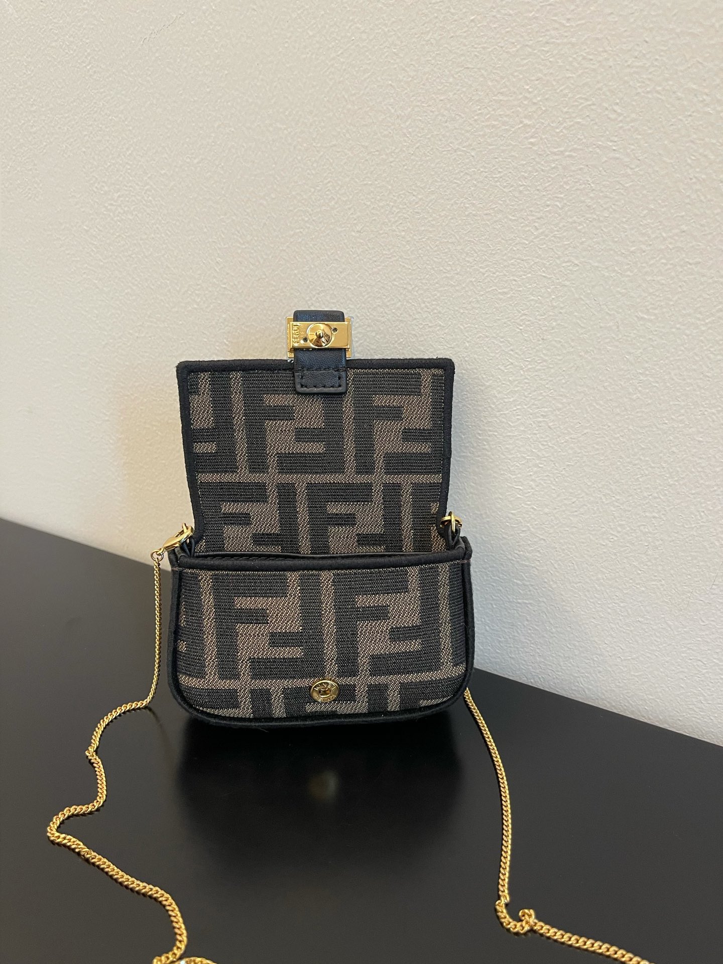 [TOP] FENDI Baguette FF Bag Nano 10x7x2.5cm - Brown