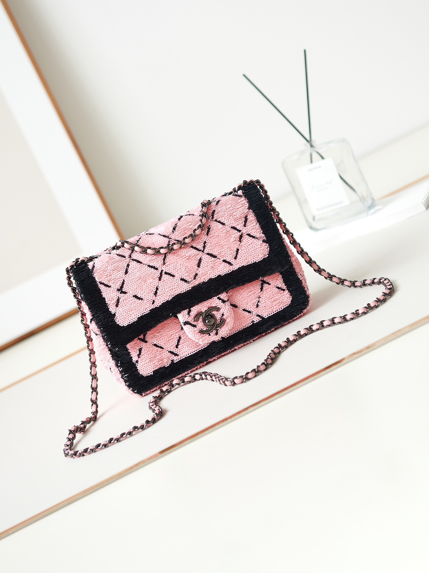 [TOP] CHANEL Flap Bag with Sequins - Pink