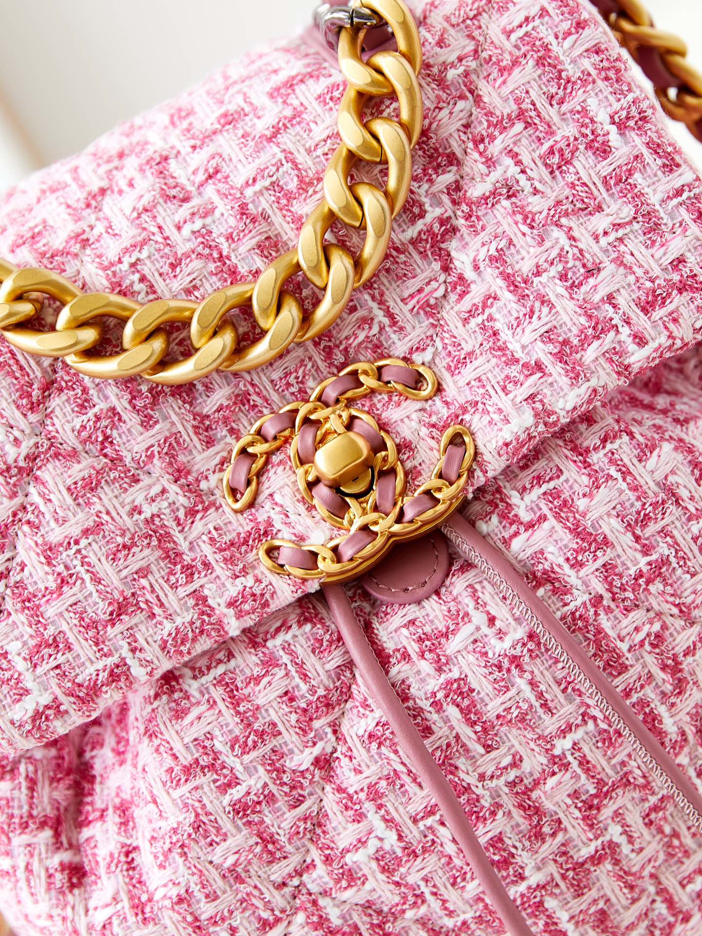 [TOP] CHANEL 19 Backpack Bag 26x22x16cm - Pink