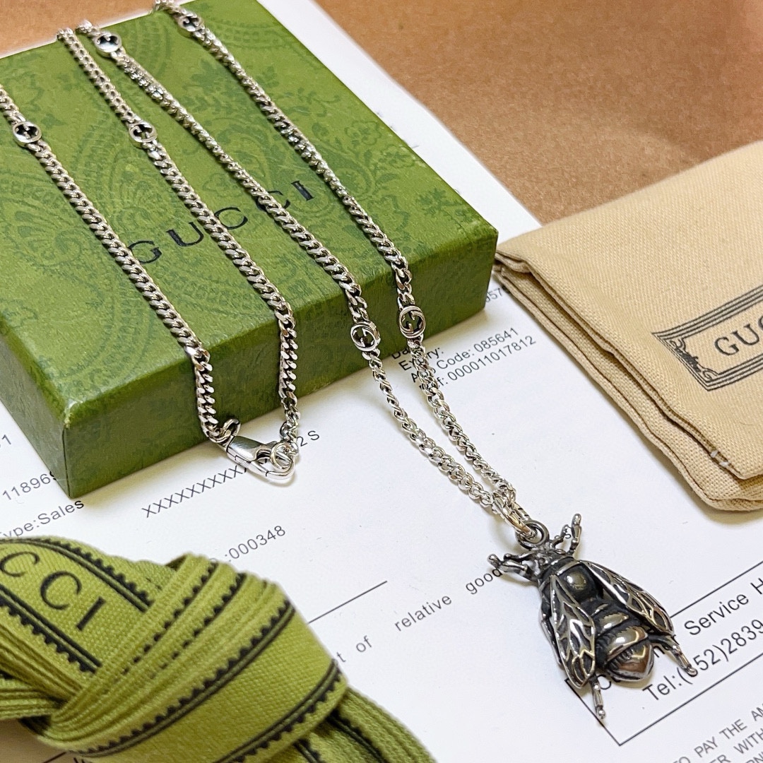 [TOP] GUCCI Bee Necklace