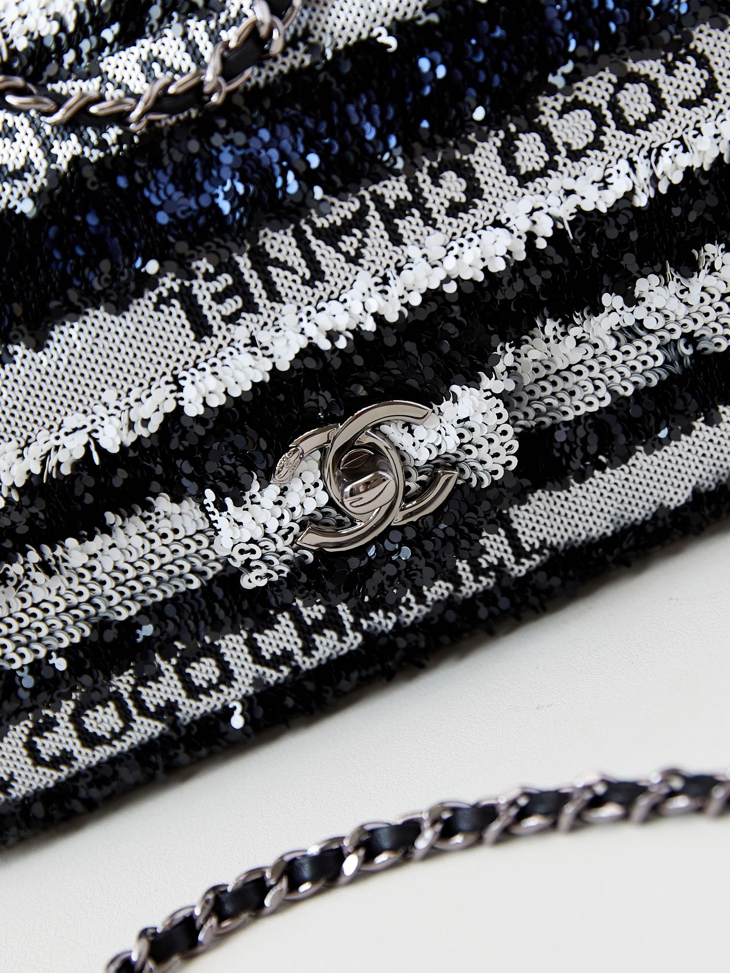 [TOP] CHANEL Flap Bag with Colorful Letter Sequins 14x20x8cm - 2 Color