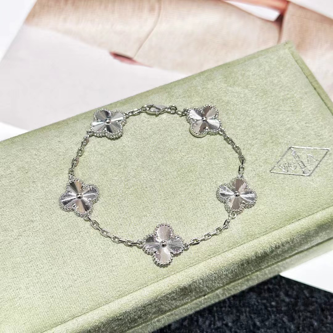 [TOP] Van Cleef & Arpels VCA 5 Motifs Alhambra Bracelet - Sliver