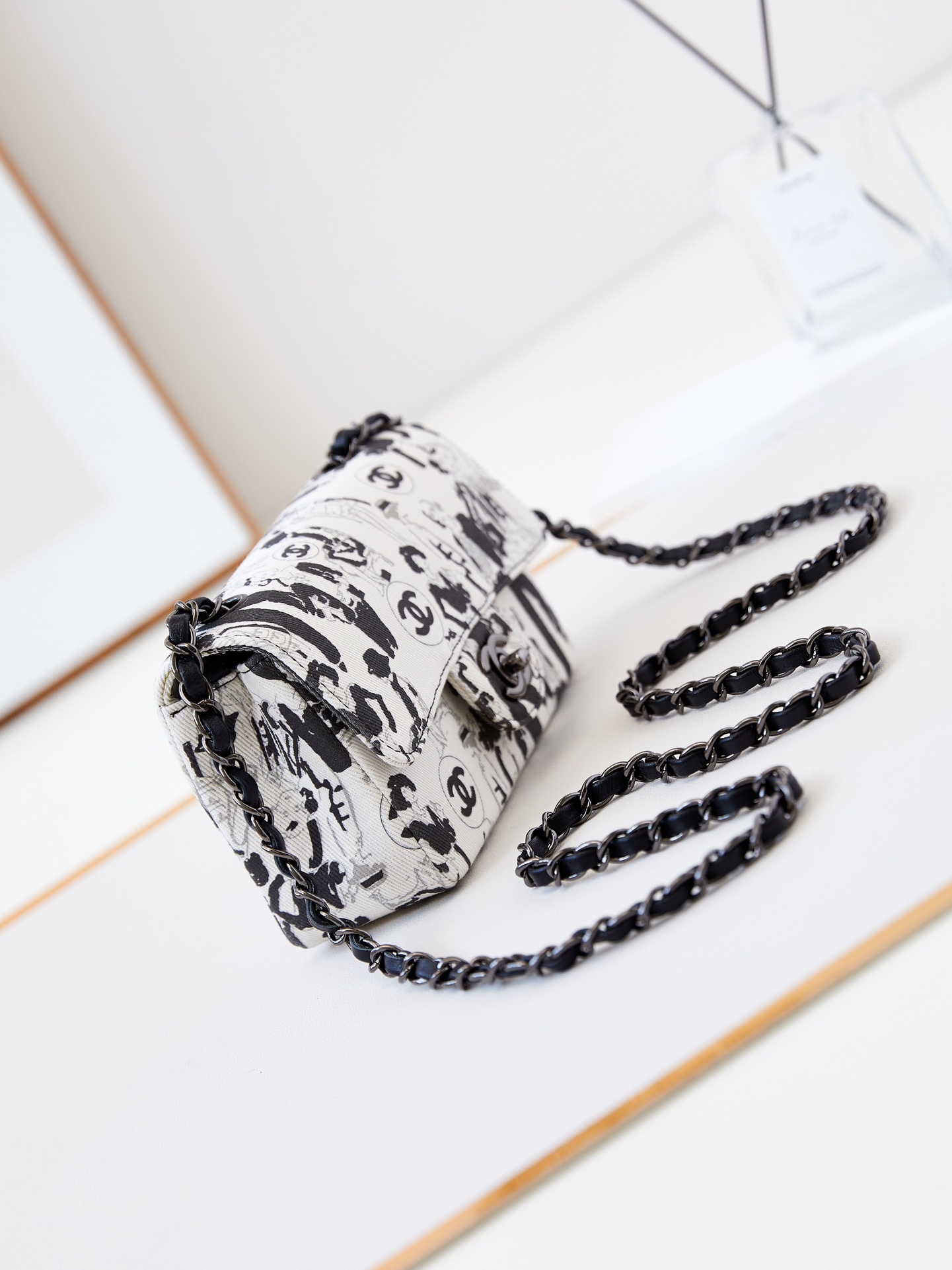 [TOP] CHANEL Flap Bag with Black and White Head Print 12x20x6cm/15.5x25.5x6.5cm