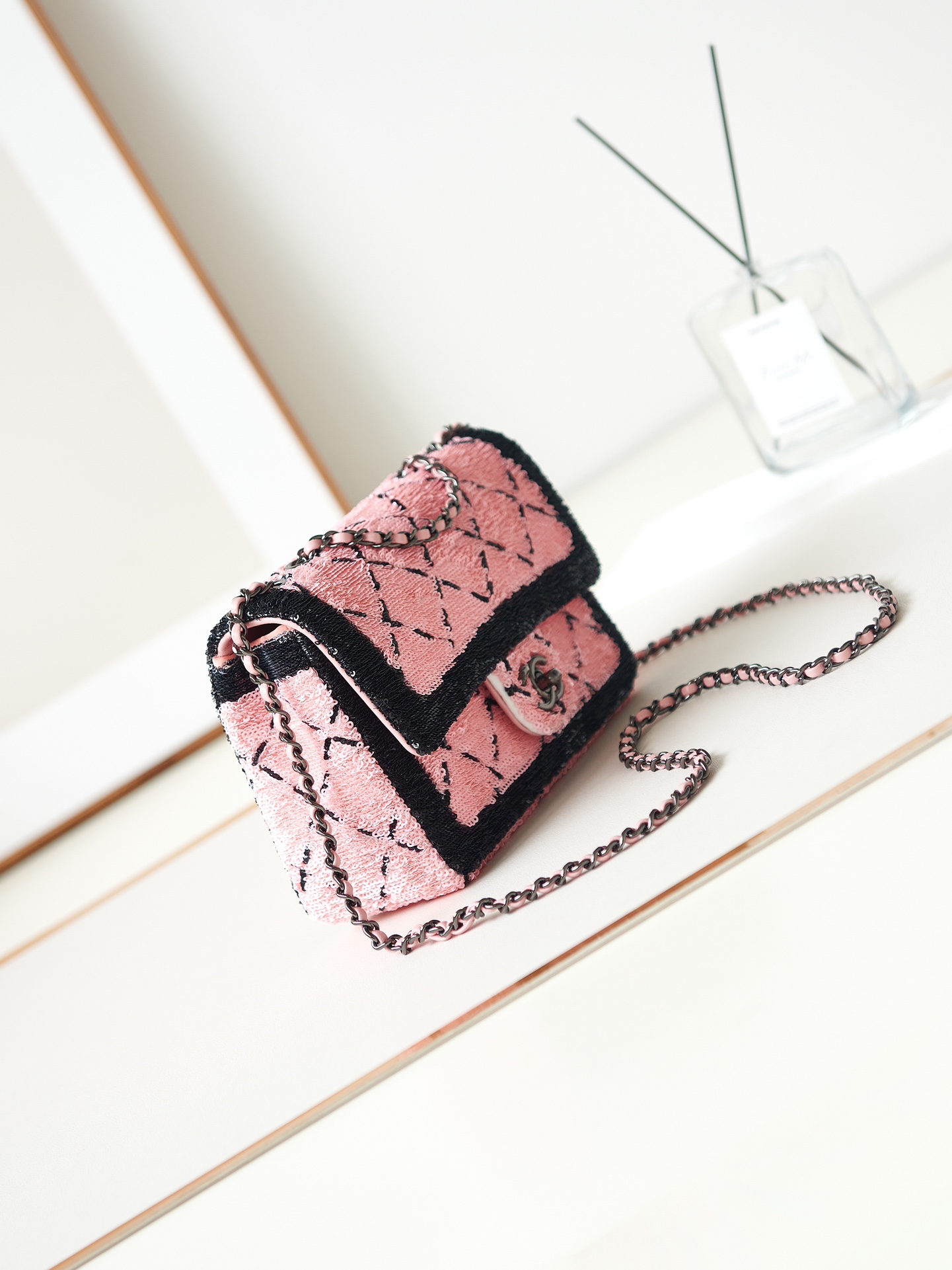[TOP] CHANEL Flap Bag with Sequins - Pink