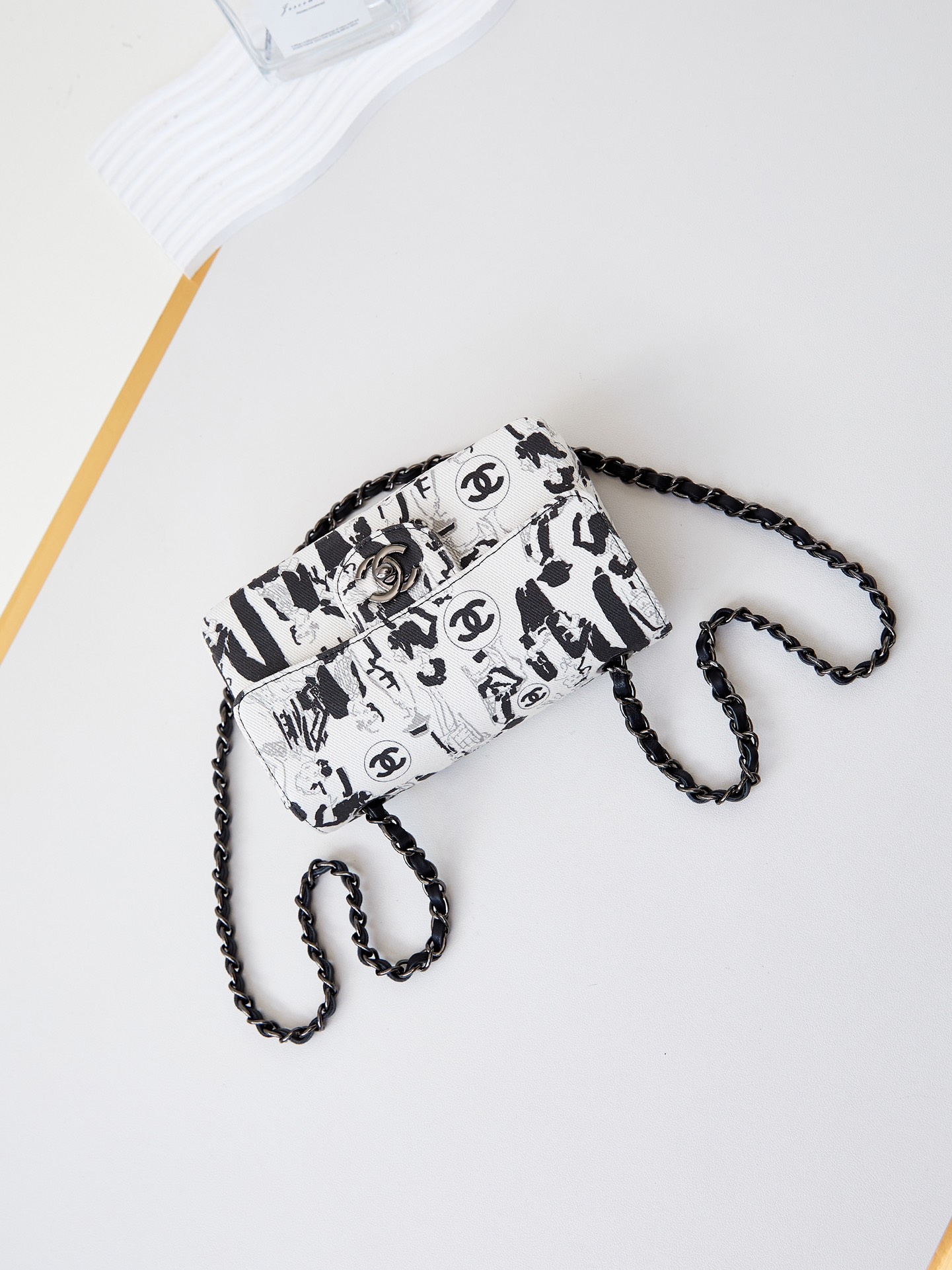 [TOP] CHANEL Flap Bag with Black and White Head Print 12x20x6cm/15.5x25.5x6.5cm