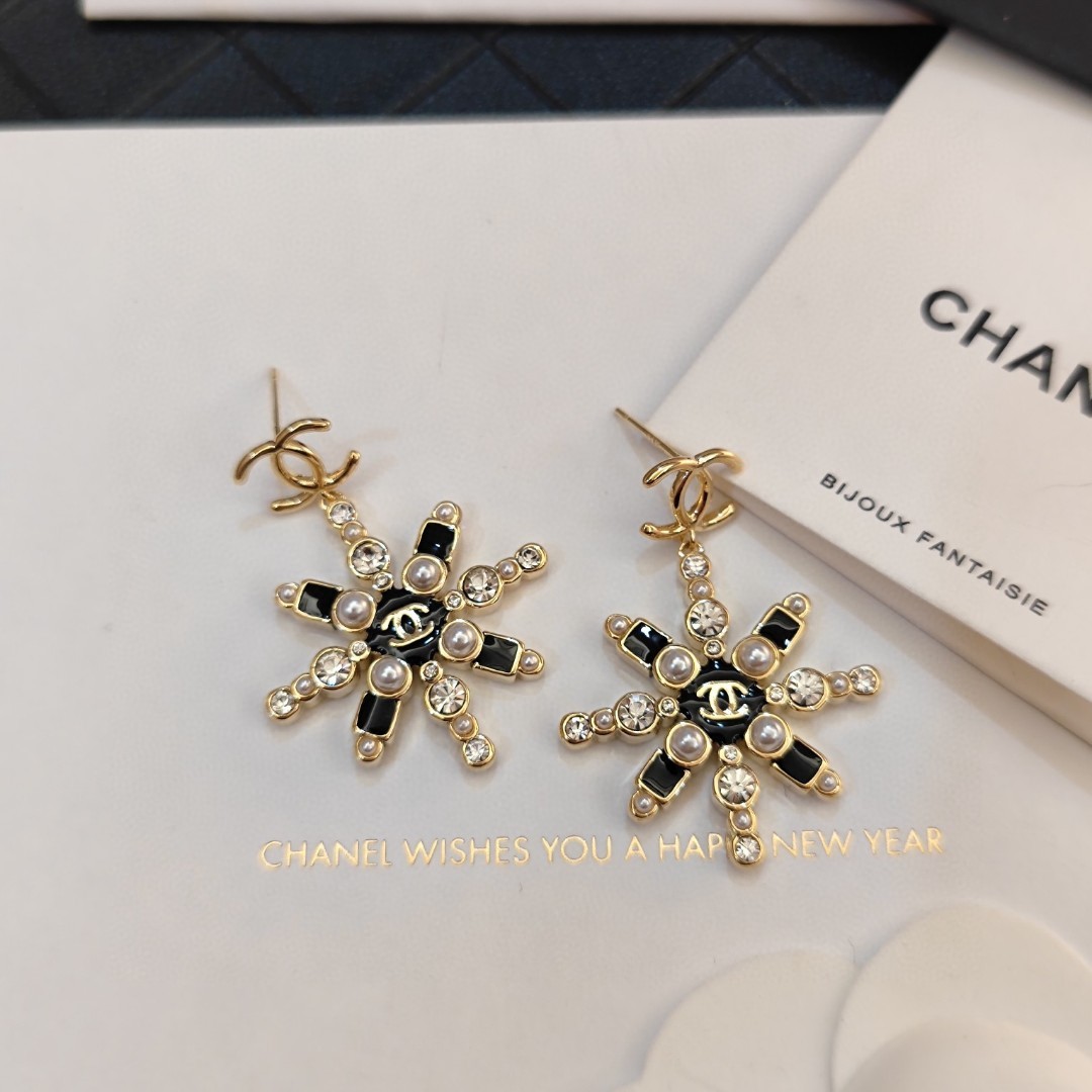[TOP] CHANEL Sunflower Pearl Letters Earrings