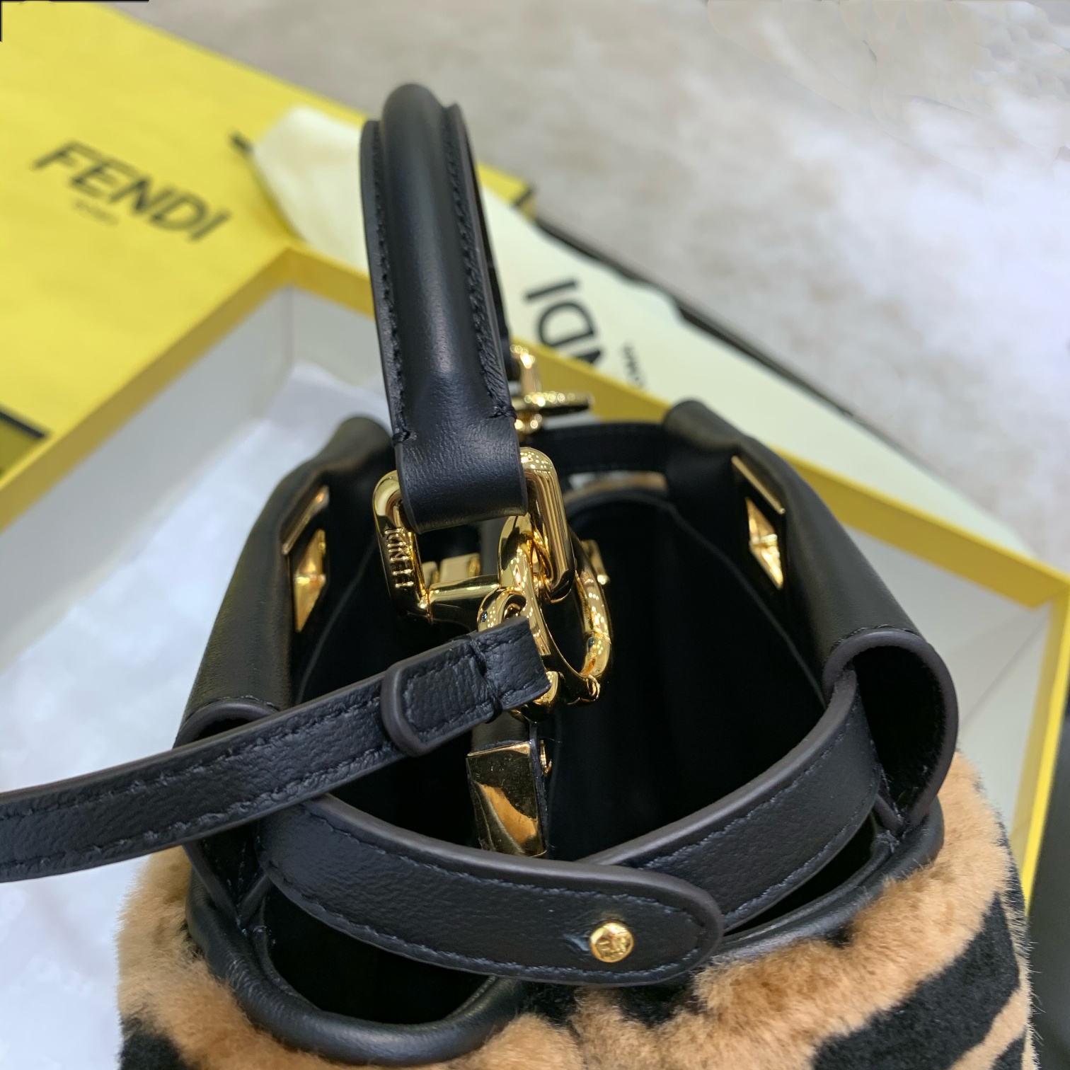 [TOP] FENDI FF Peekaboo Bag Wool 27x25x14cm - Brown