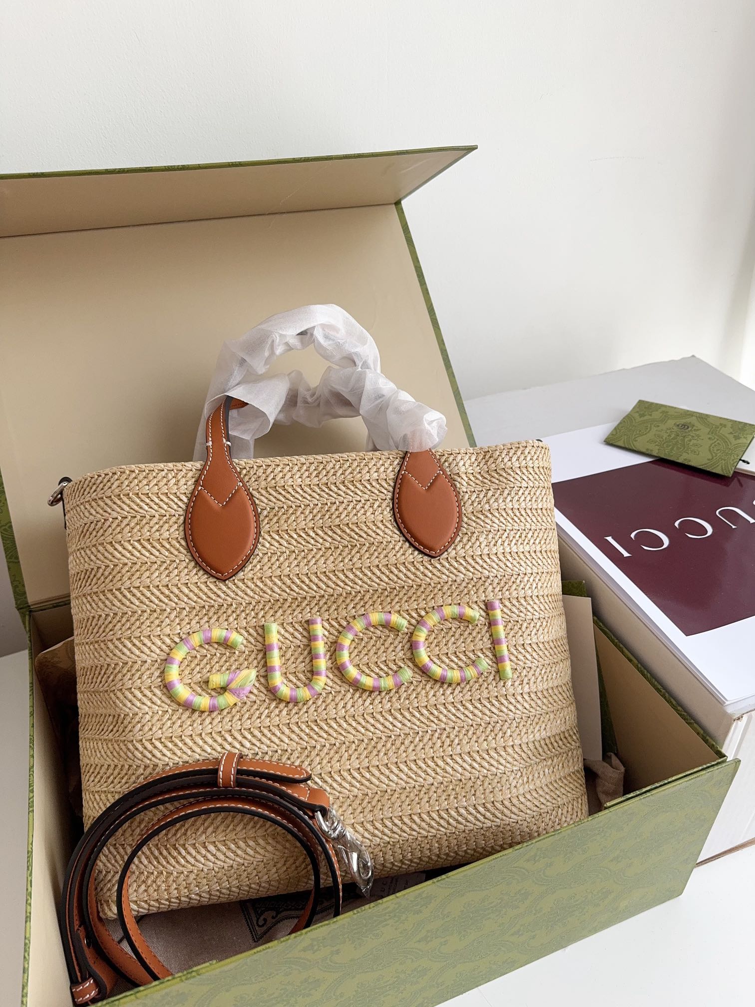 [TOP] GUCCI Woven Bag 26x25x11cm - Khaki
