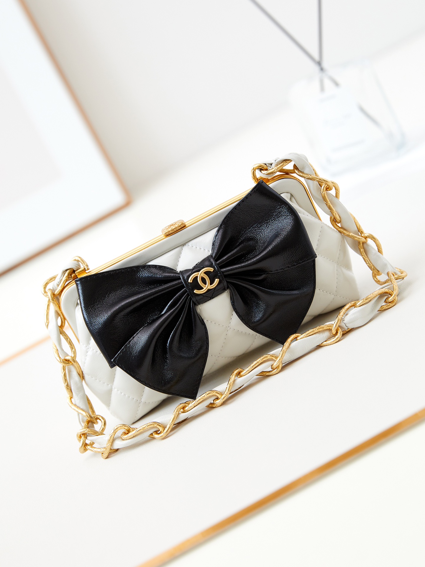 [TOP] CHANEL Bow Frog Clip Bag 14x21x5cm - 4 Color