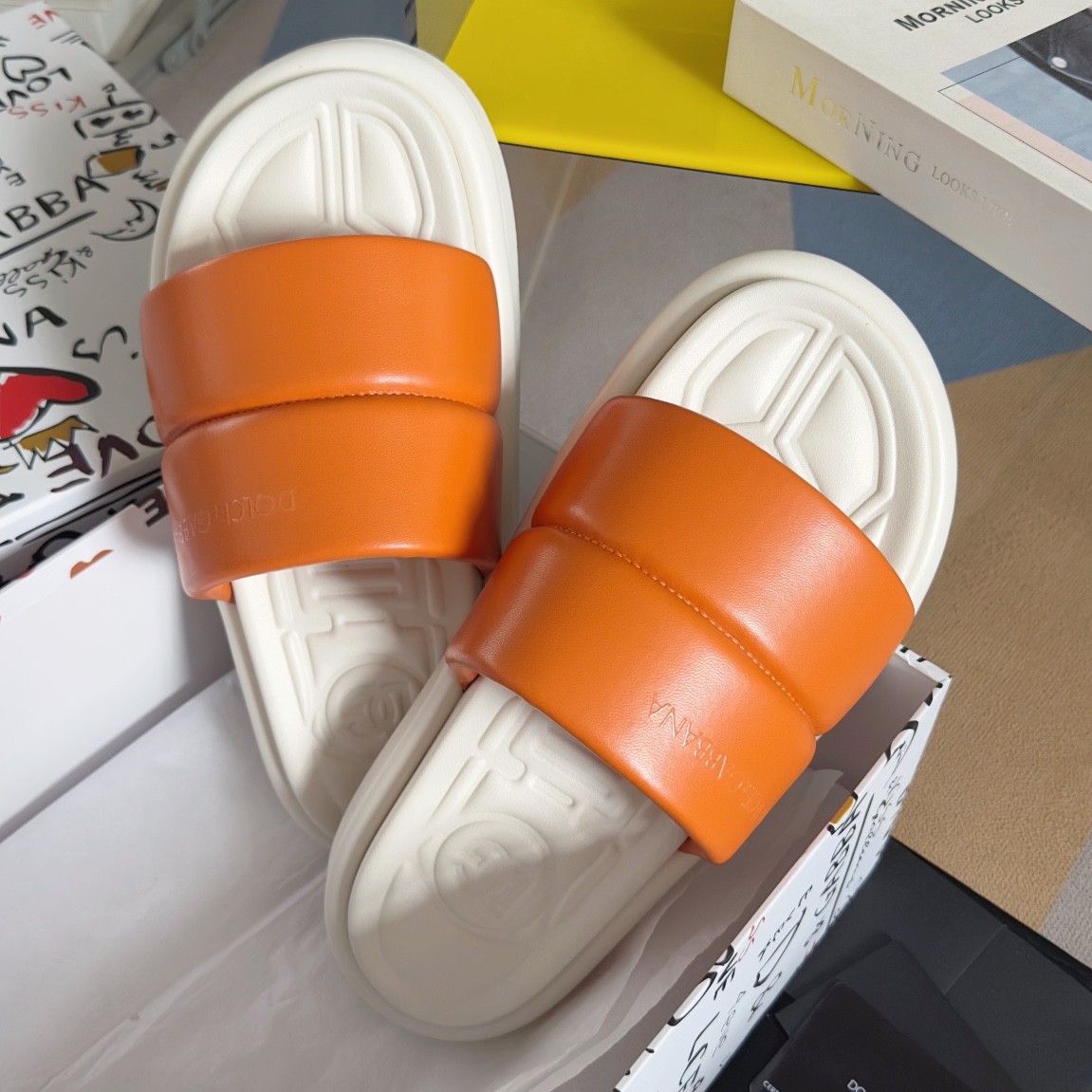 [TOP] Dolce & Gabbana D&G Cowhide Slippers - 8 Colour