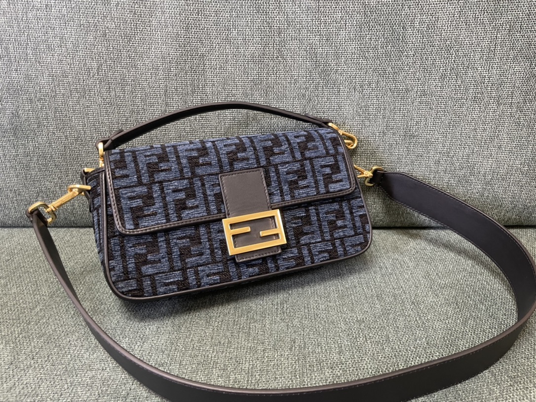[TOP] FENDI Baguette FF Bag Chenille 27x15x6cm - 2 Color