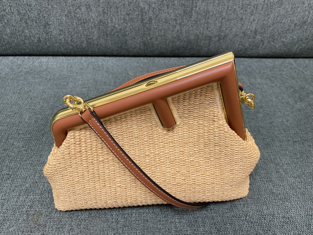 [TOP] FENDI Woven First Bags 26*9.5*18cm - Straw