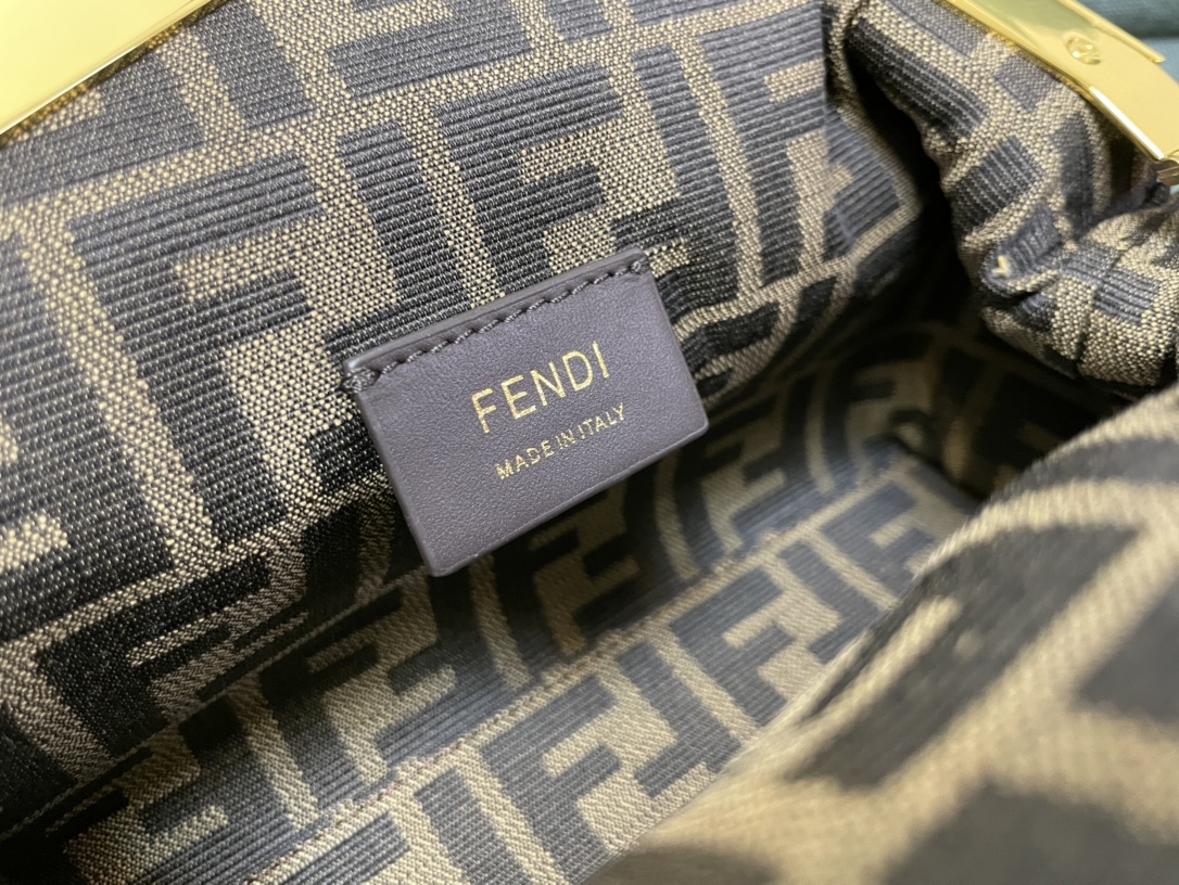 [TOP] FENDI Woven First Bags 26*9.5*18cm - Straw