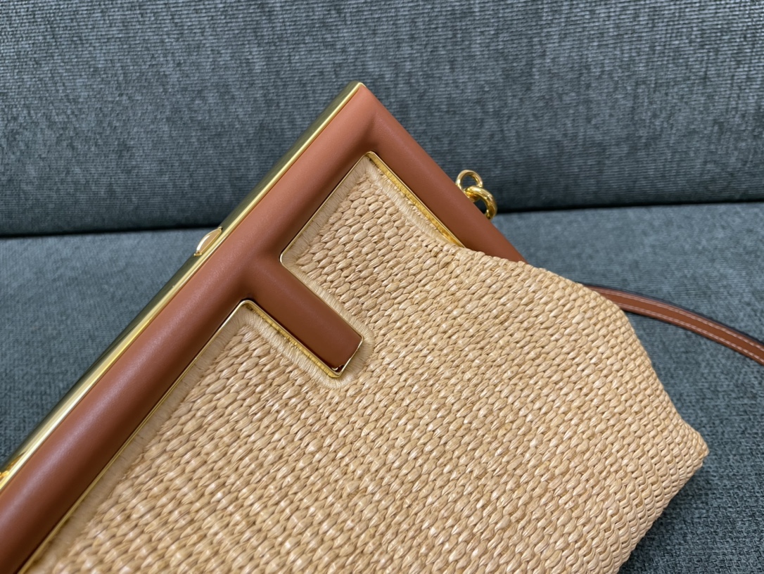 [TOP] FENDI Woven First Bags 26*9.5*18cm - Straw