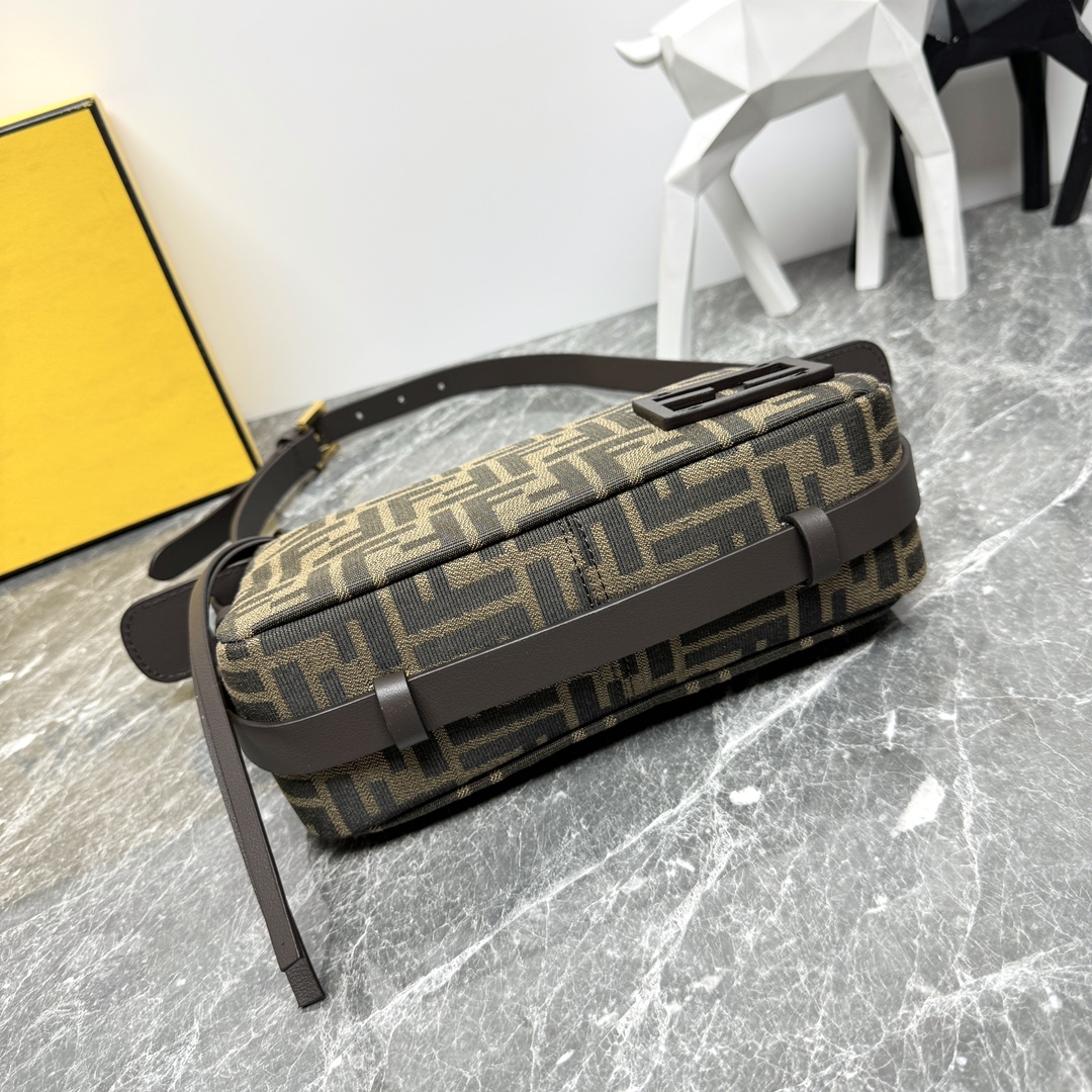 [TOP] FENDI Armpit Bag 22.5*12*7cm/34*19*7cm - Brown