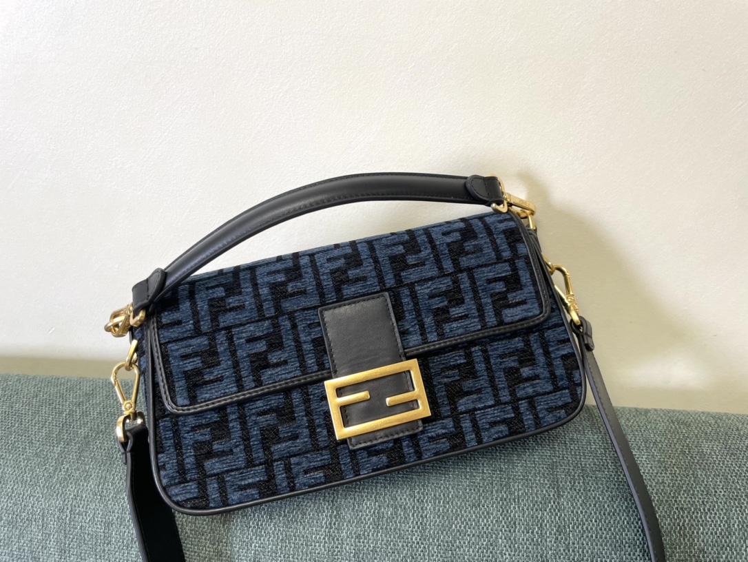 [TOP] FENDI Baguette FF Bag Chenille 27x15x6cm - 2 Color