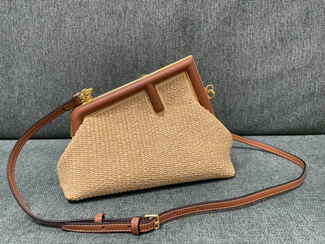 [TOP] FENDI Woven First Bags 26*9.5*18cm - Straw