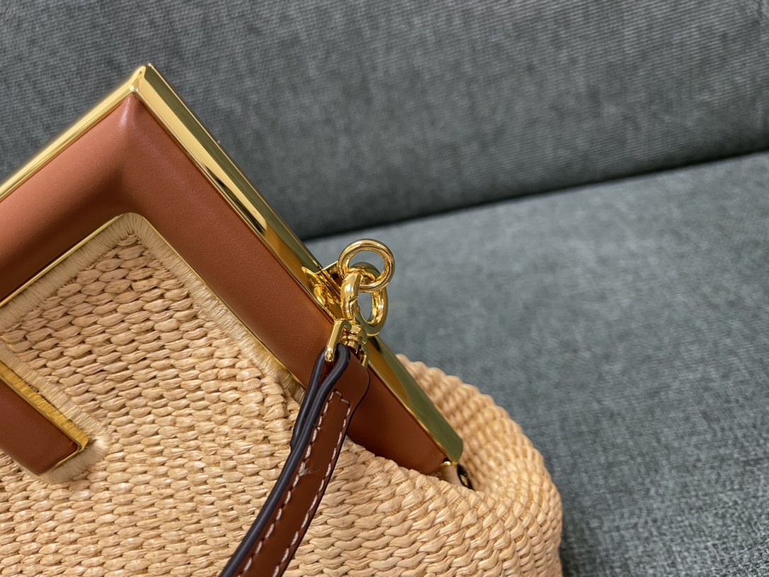 [TOP] FENDI Woven First Bags 26*9.5*18cm - Straw
