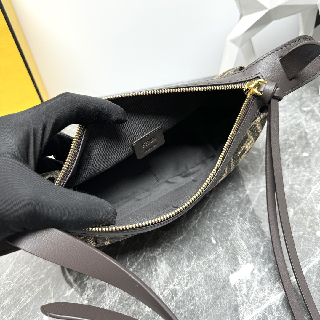 [TOP] FENDI Armpit Bag 22.5*12*7cm/34*19*7cm - Brown