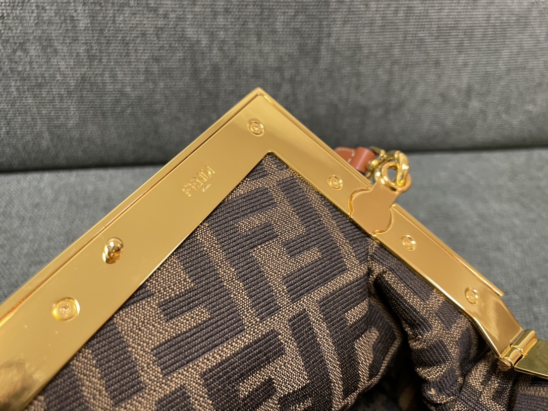 [TOP] FENDI Woven First Bags 26*9.5*18cm - Straw