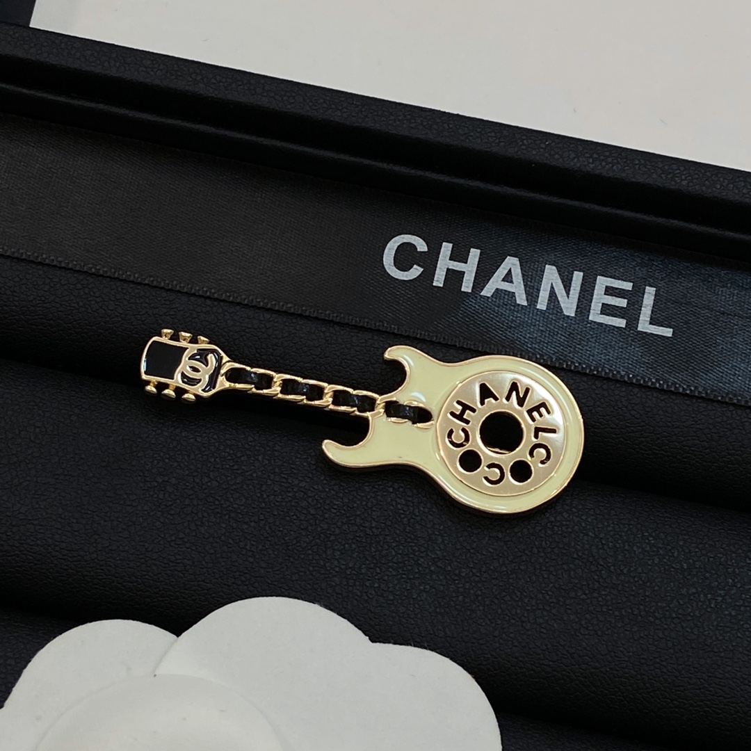 [TOP] CHANEL Guitar Brooch