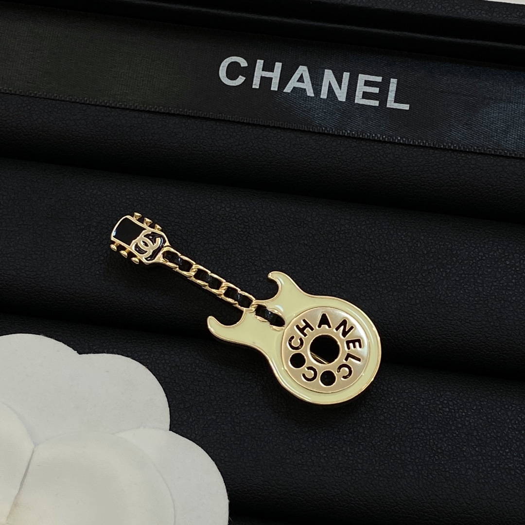 [TOP] CHANEL Guitar Brooch