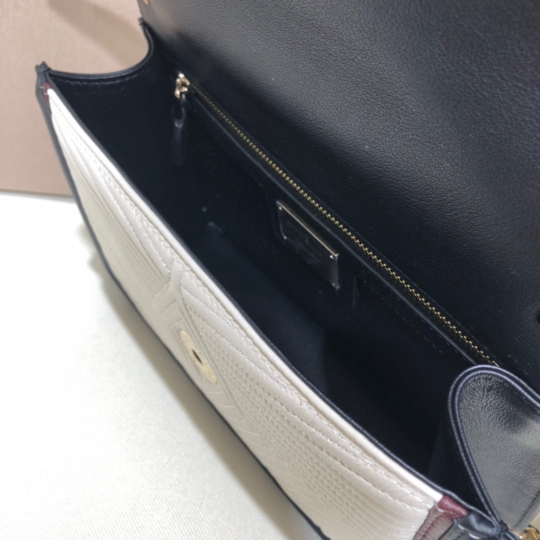 [TOP] BVLGARI Sheepskin Snake Head Bag 24x15x7cm