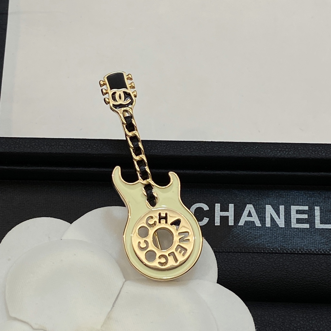 [TOP] CHANEL Guitar Brooch