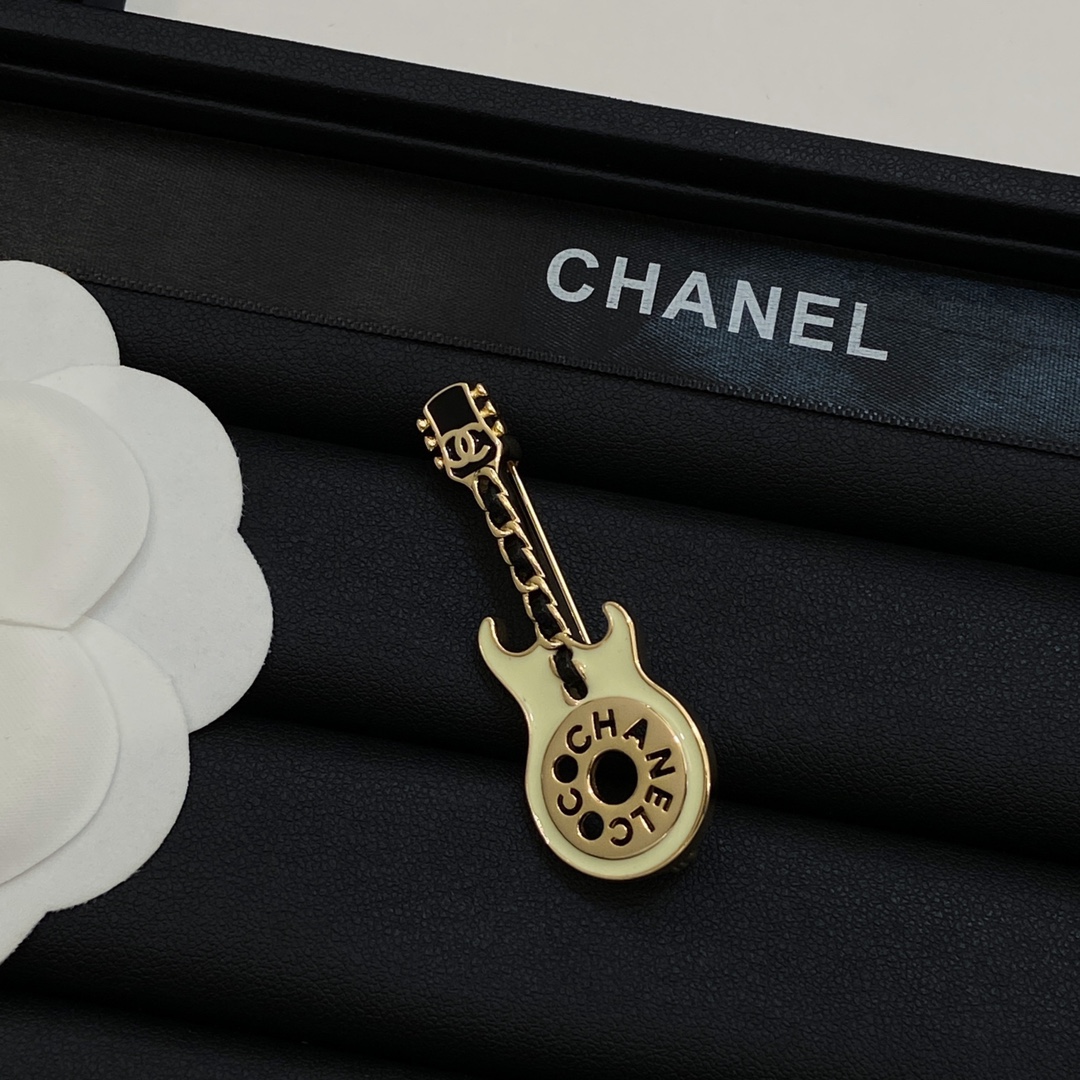 [TOP] CHANEL Guitar Brooch