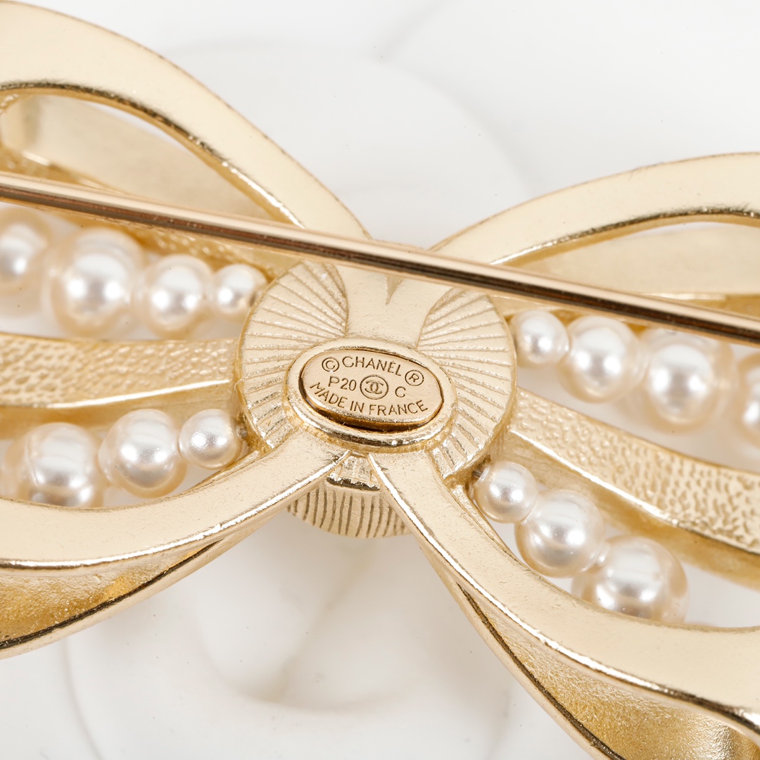 [TOP] CHANEL Bow Pearl Brooch