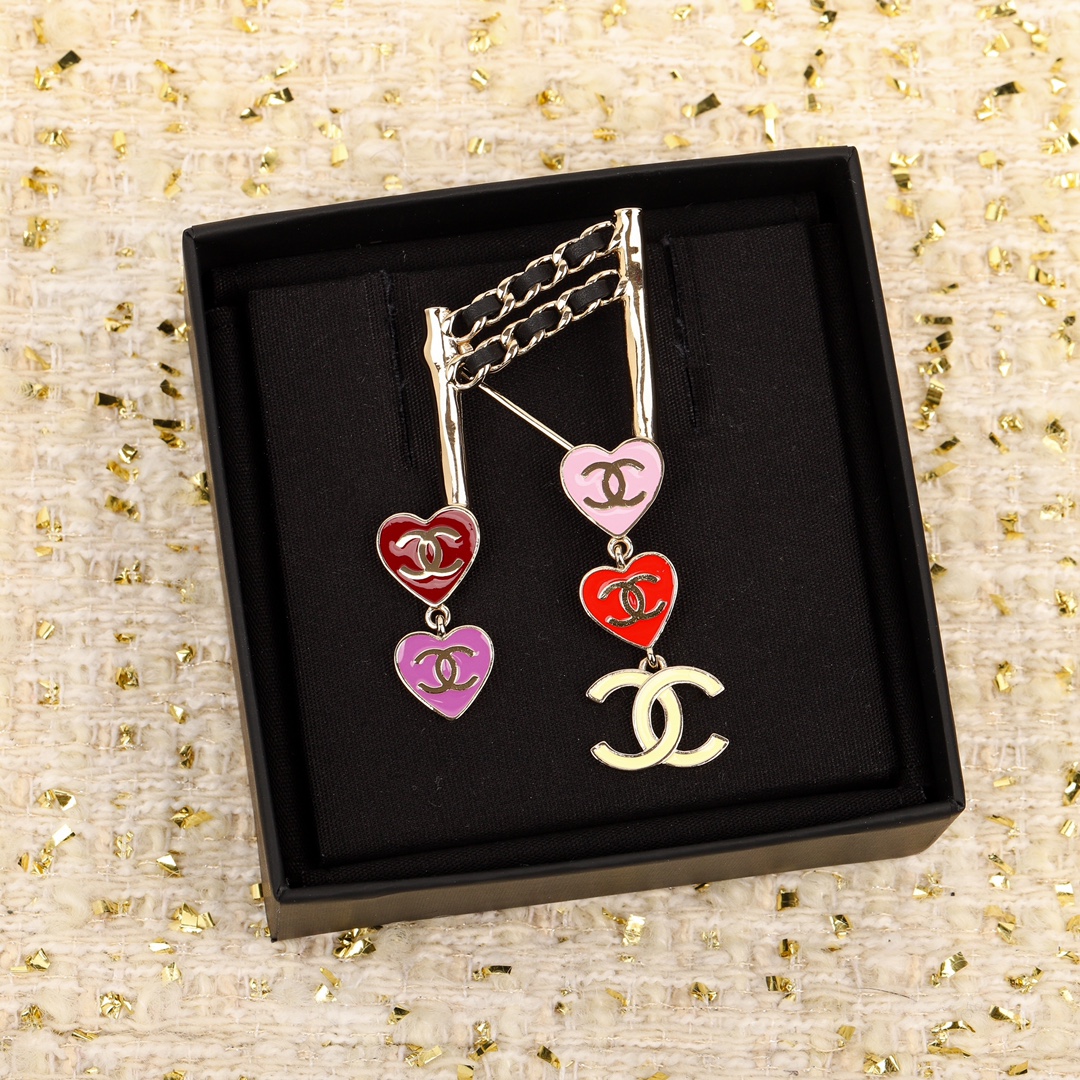 [TOP] CHANEL Note Heart Brooch-Pink