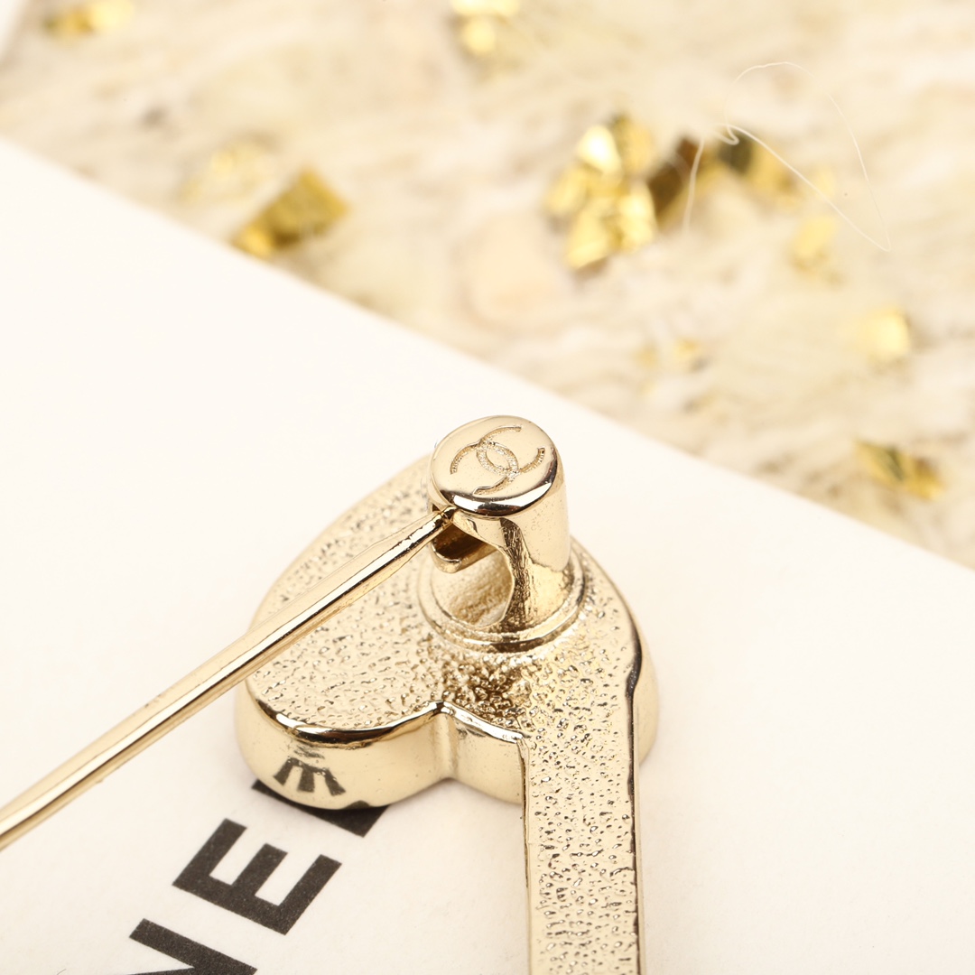 [TOP] CHANEL Note Brooch-Pink