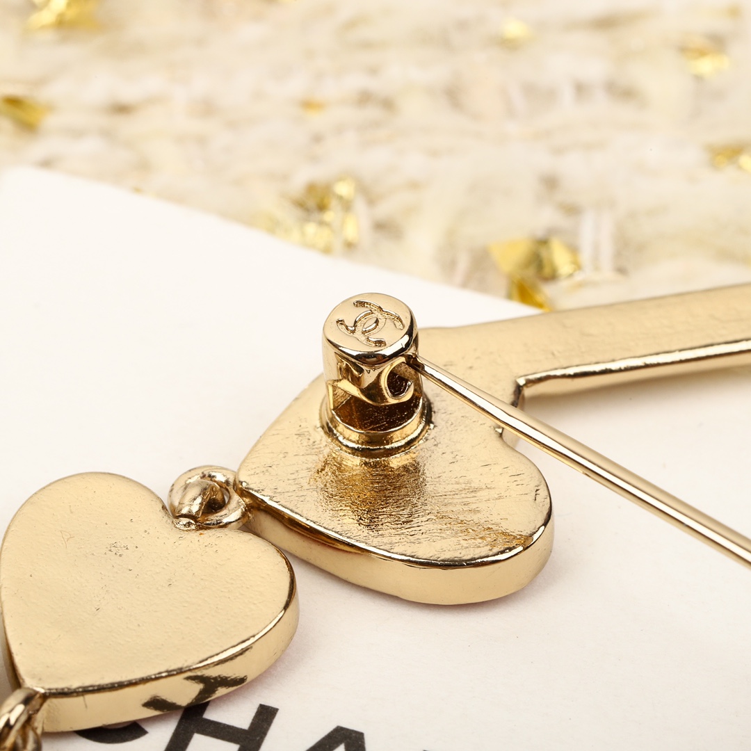 [TOP] CHANEL Note Heart Brooch-Pink