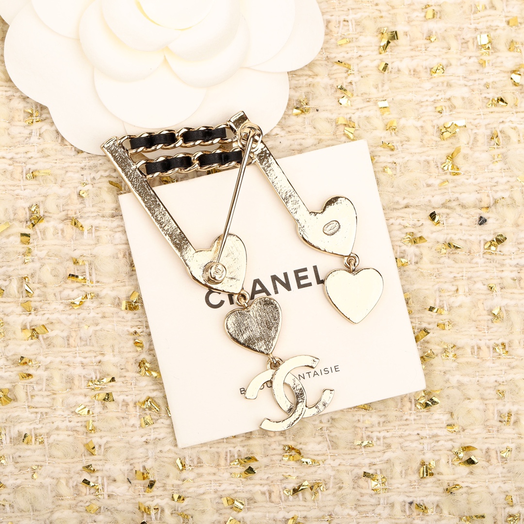 [TOP] CHANEL Note Heart Brooch-Pink