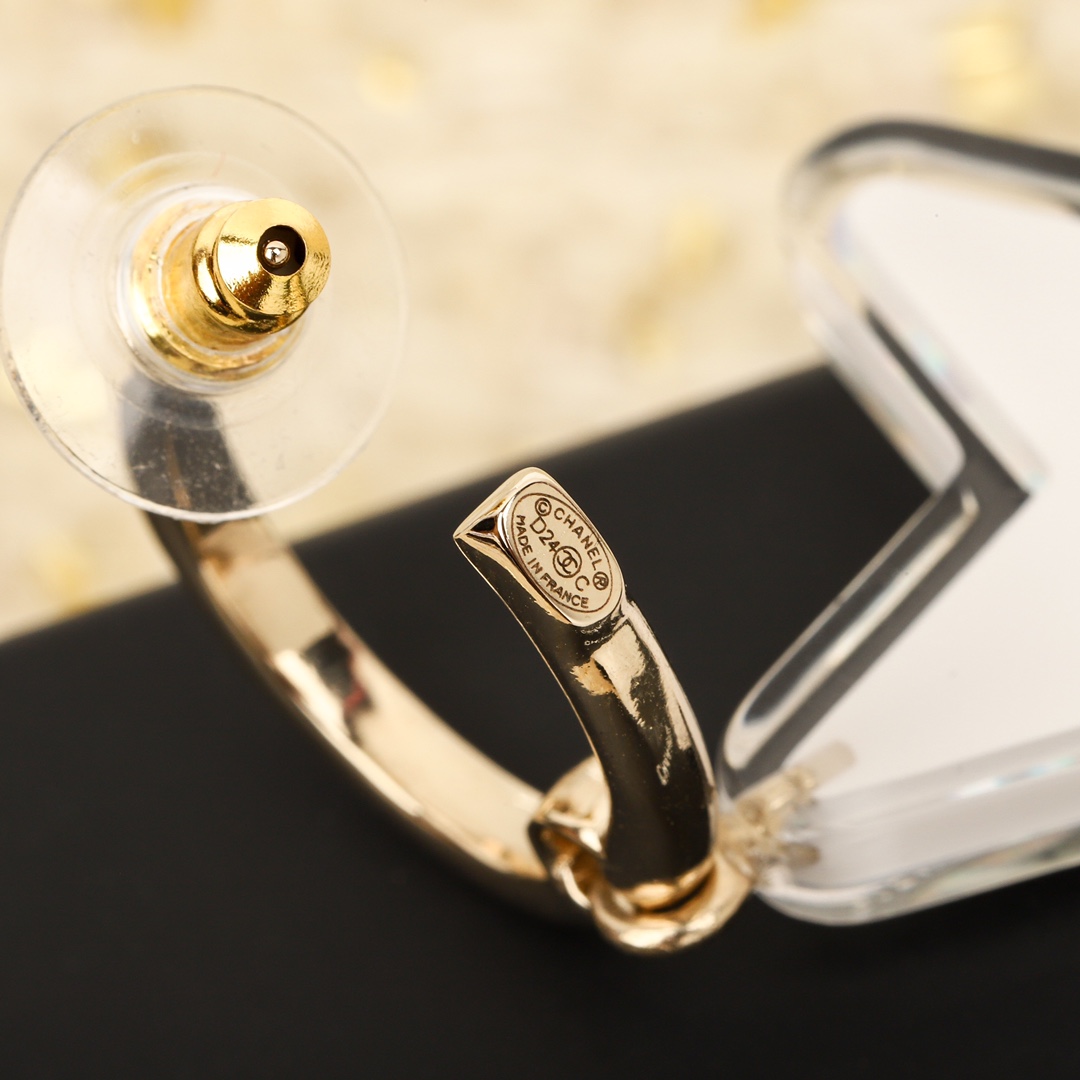 [TOP] CHANEL Star Earrings-White