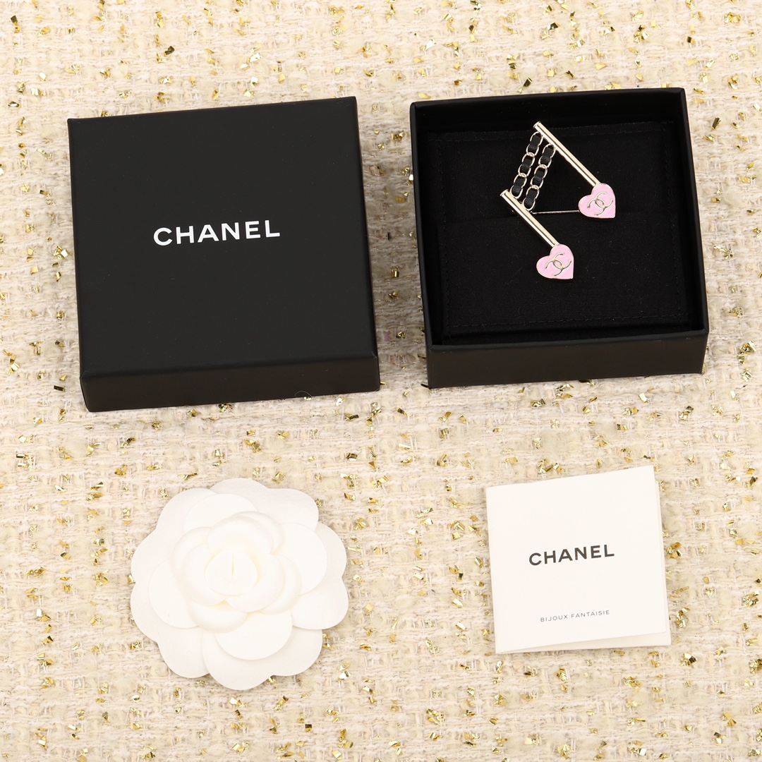 [TOP] CHANEL Note Brooch-Pink